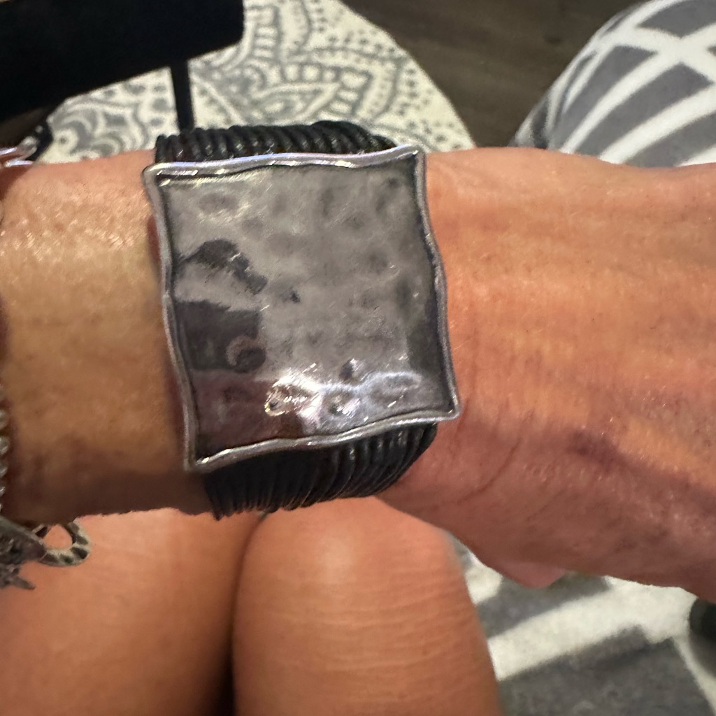 Go Big Bracelet 100$